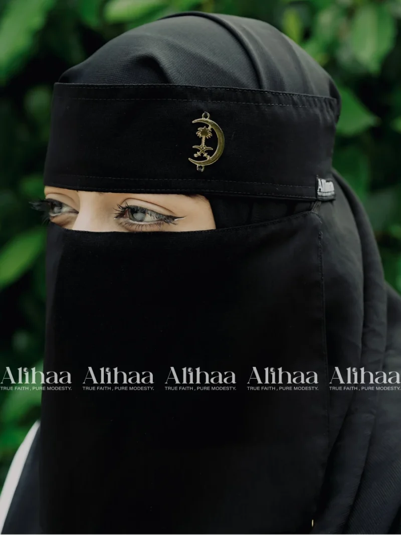 crescent pendant niqab black