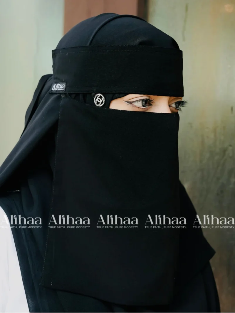 stone pendant niqab black