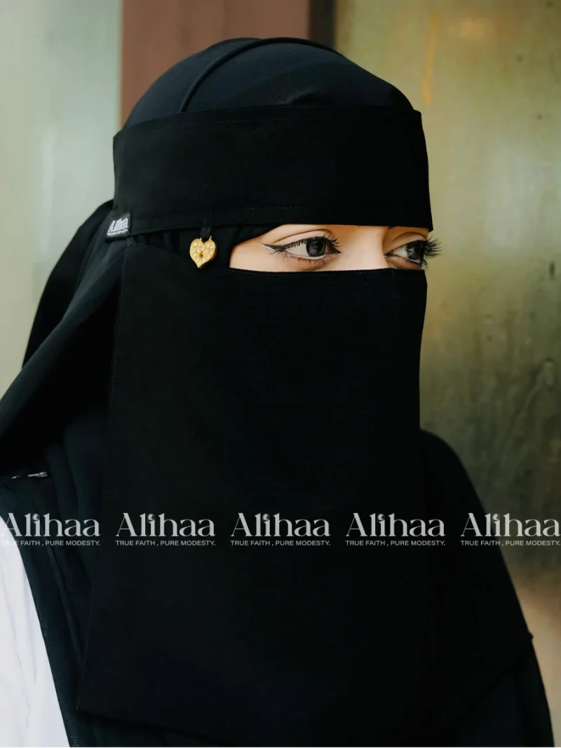 heart pendant niqab black