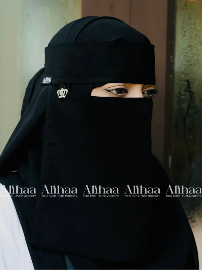 crown pendant niqab black