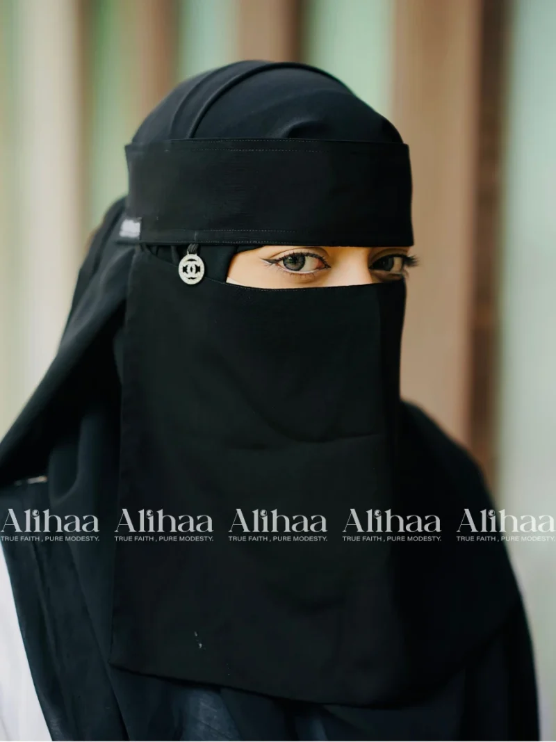 circle pendant niqab black