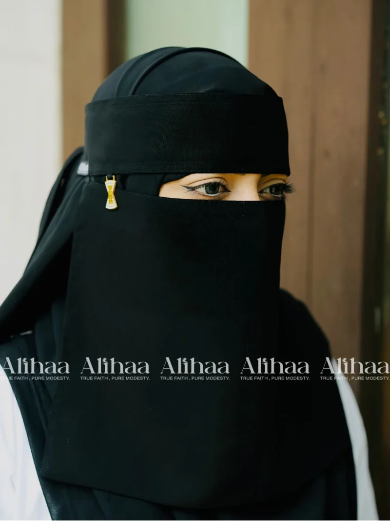 hourglass pendant niqab black