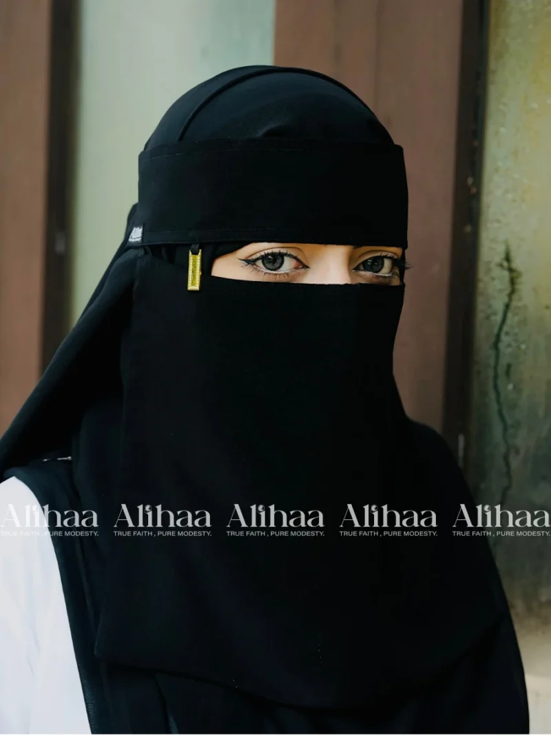 gold bar pendant niqab black