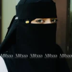 mini gold crown pendant niqab black