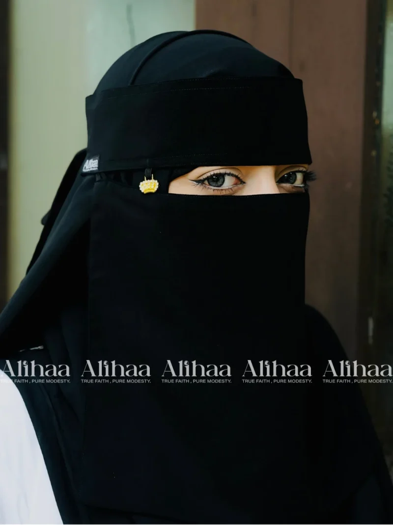 mini gold crown pendant niqab black